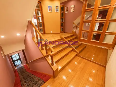 Oficina en Venta con 8 cocheras