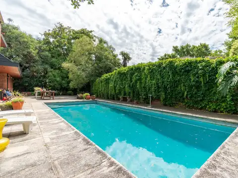 Casa en Venta con 5 cocheras