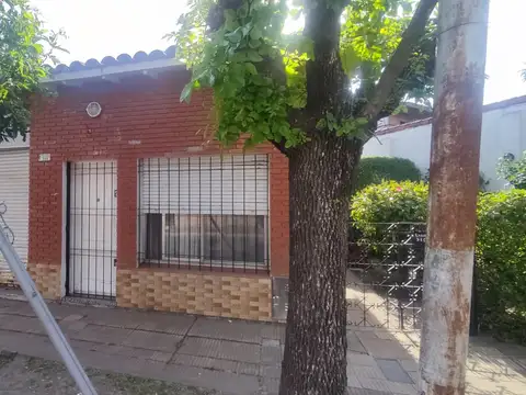 OPORTUNIDAD CASA EN CASTELAR SUR 