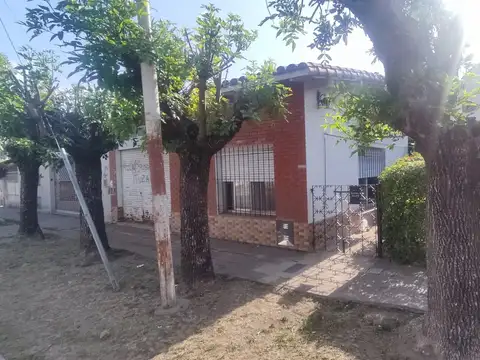 OPORTUNIDAD CASA EN CASTELAR SUR 