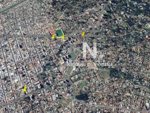 Vende terreno en el Centro de Maldonado.