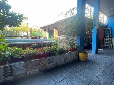 Casa en Alquiler con 1 cochera