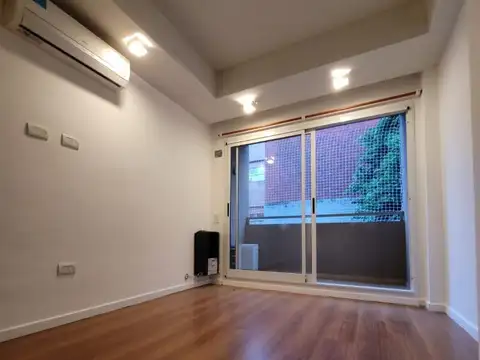 Montevideo 472 , Piso 1