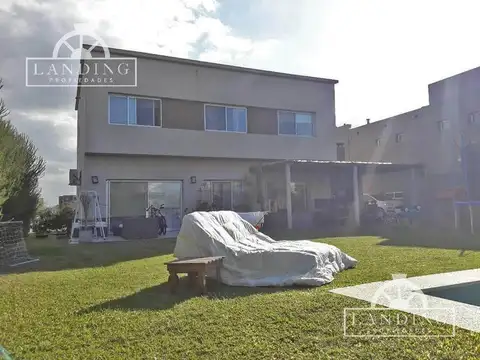 Casa 4 ambientes con 3 baños