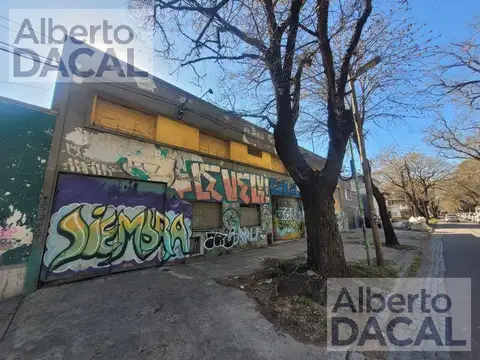 Terreno con Galpon a refaccionar o Demoler