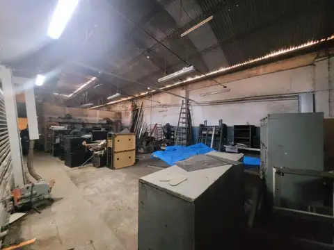 Terreno con Galpon a refaccionar o Demoler