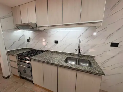 Casa en Alquiler con 2 cocheras
