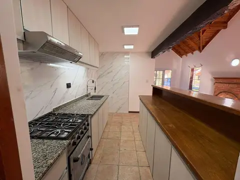 Casa 4 ambientes con 2 baños