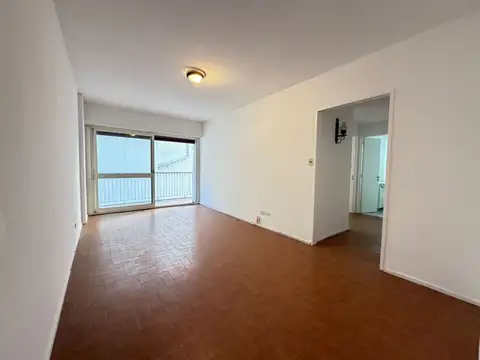 Alquiler de departamento con balcón y baulera