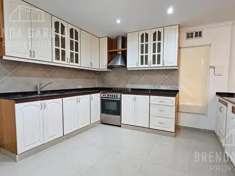 Casa en Alquiler con 1 cochera