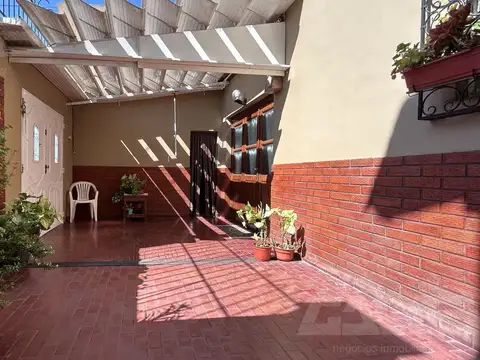 Casa en Venta en Castelar Sur, USD 98.000