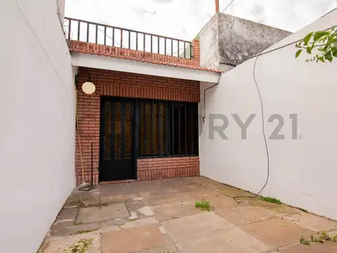 Venta Casa de 3 Dormitorios con patio, terraza y cochera doble en Saladillo, Rosario