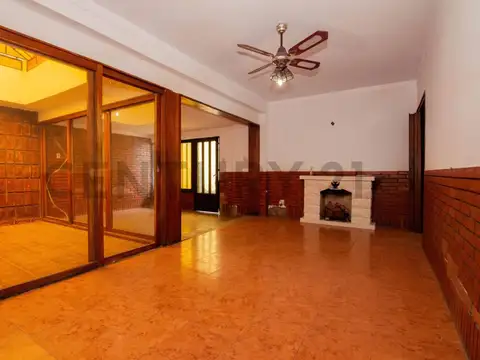 Venta Casa de 3 Dormitorios con patio, terraza y cochera doble en Saladillo, Rosario