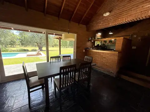 Casa 7 ambientes con 5 baños