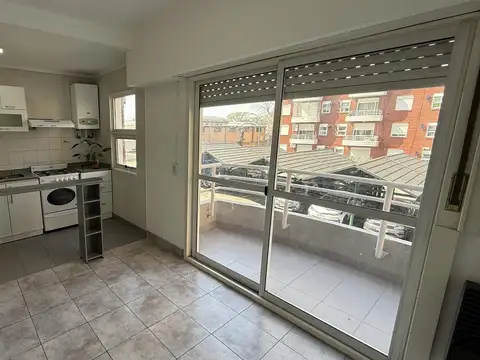 Departamento en Alquiler en Sarandi, $ 470.000