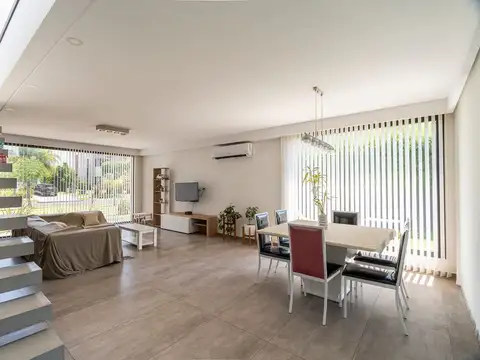 Casa 4 ambientes con 3 baños