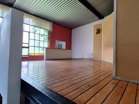 VENTA casa tipo LOFT con jardín en BERNAL esquina