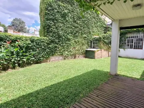 VENTA casa tipo LOFT con jardín en BERNAL esquina