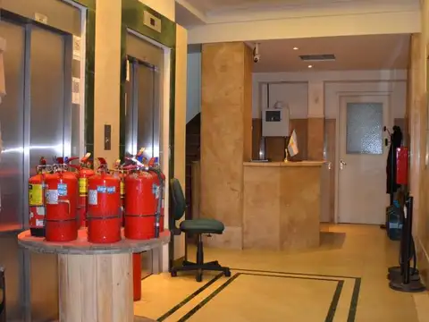 Oficina 7 ambientes con 6 baños