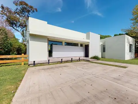 VENTA CASA 4AMB CON PILETA A ESTRENAR - LA CANDIDA