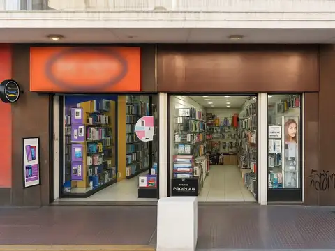 Local en alquiler sobre Av Rivadavia en Flores