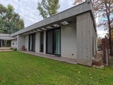 Casa en Venta con 4 cocheras