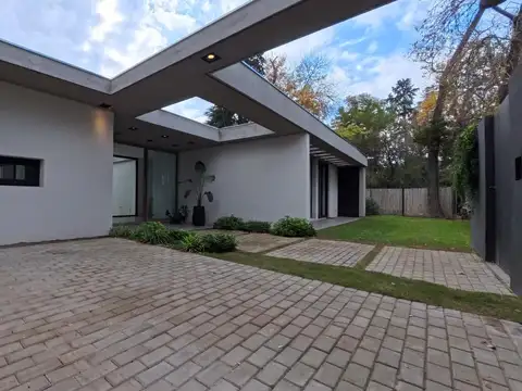 Casa 5 ambientes con 2 baños