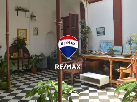 CASA 12 DORMITORIOS VENTA CENTRO CON  3 LOCALES