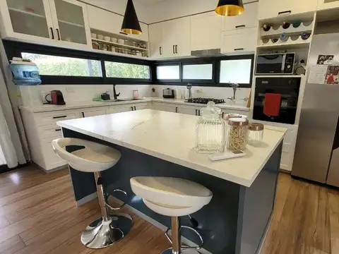 Casa 3 ambientes con 2 baños