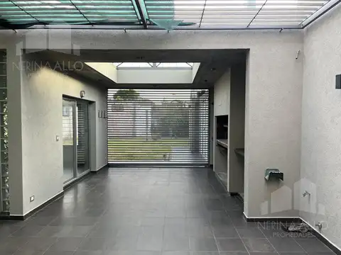 Venta Casa 5 Ambientes Apto Credito en Castelar Norte