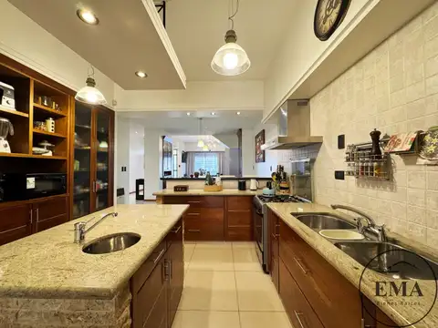 Venta casa 3 dormitorios, 2 baños, cochera en Pte Roca 3400 3400