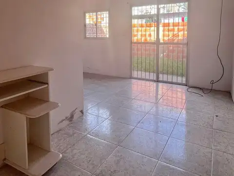 Casa 2 ambientes con 1 baño