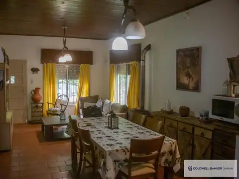 Casa 5 ambientes con 2 baños