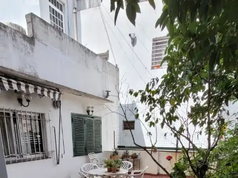 España Nº221 e/ Colombres