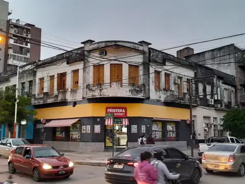 Mega piso histórico en esquina en pleno centro de Resistencia!