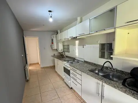 Casa en Alquiler con 1 cochera