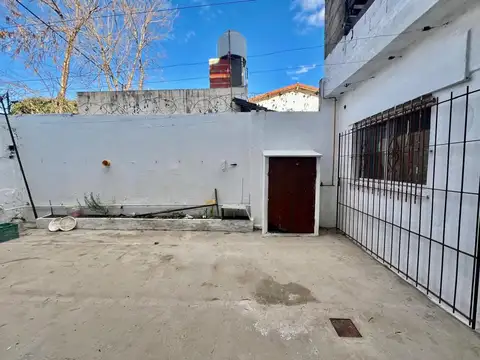 Depto Tipo Casa en Alquiler con 1 cocheras