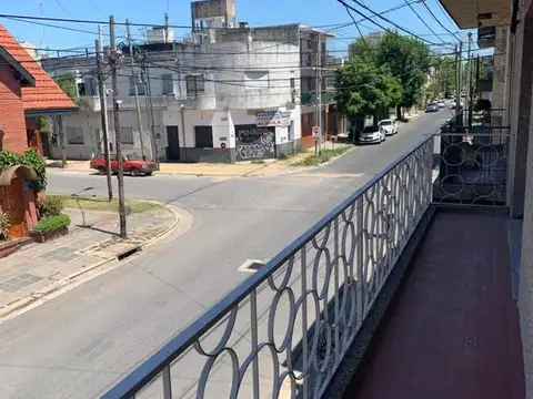 Depto Tipo Casa en Alquiler en Sarandí, $ 900.000
