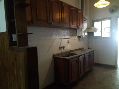 Casa 5 ambientes con 1 baño