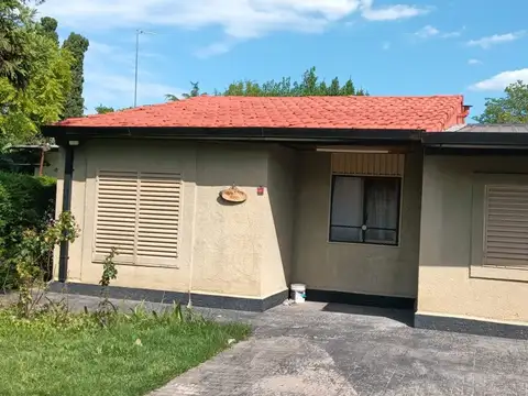 VENTA CASA 4 AMBIENTES MORENO