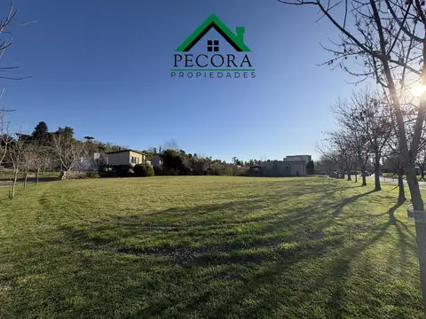 Terreno en Venta de 1827,0 m2