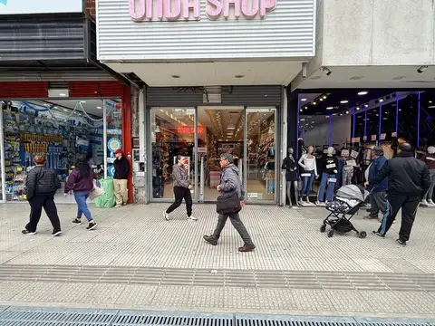 Local 100 m2 en peatonal Laprida - Lomas de Zamora