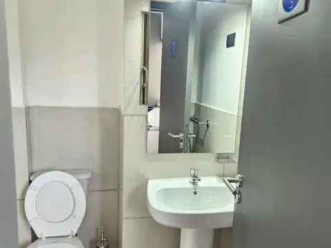 Oficina 3 ambientes con 1 baño