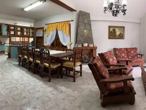 Casa en Venta con 7 cocheras