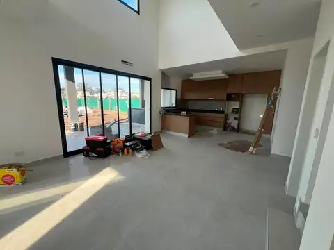 Casa a la Venta en SANTA ELISA, Pilar del Este con PILETA 100