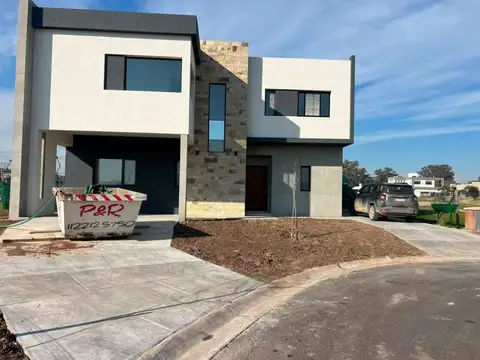 Casa a la Venta en SANTA ELISA, Pilar del Este con PILETA 100
