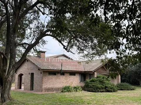 Casa quinta en venta 4 ambientes con pileta Moreno
