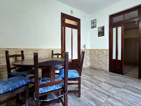 Casa 5 ambientes con 2 baños