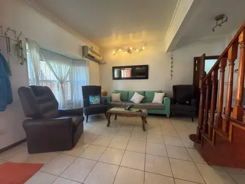 Casa en Venta con 4 cocheras