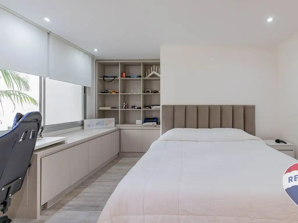 Casa - 414,97  m² Cubierta | 5 dormitorios | 4 años | 4 baños | 6 ambientes | 3 cocheras